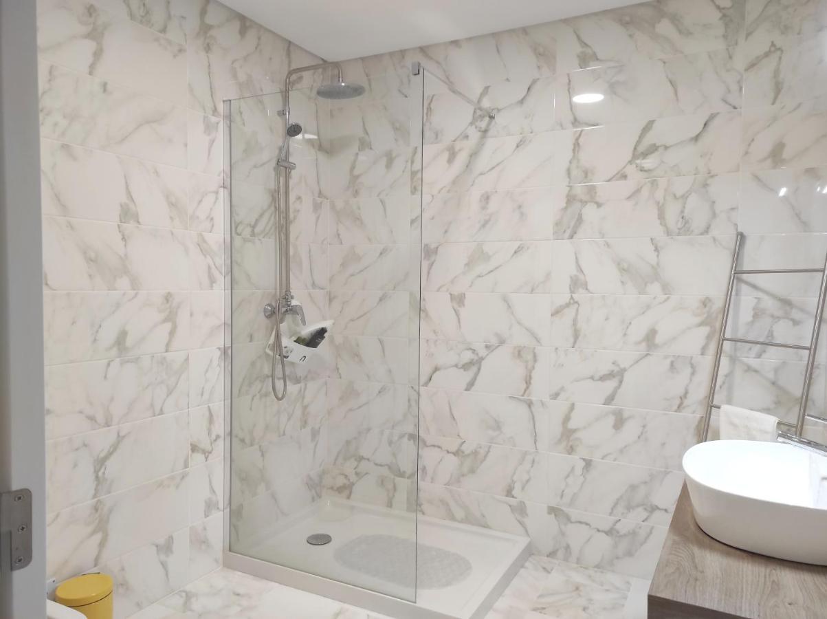 Hall 92 Quartos Com Wc Em Moradia Com Piscina A-Das-Lebres Loures Apartment Ngoại thất bức ảnh