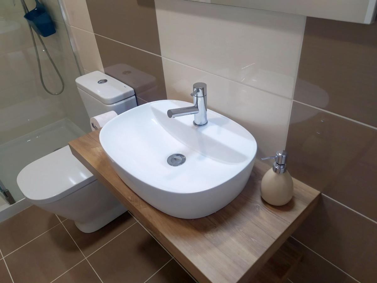 Hall 92 Quartos Com Wc Em Moradia Com Piscina A-Das-Lebres Loures Apartment Ngoại thất bức ảnh