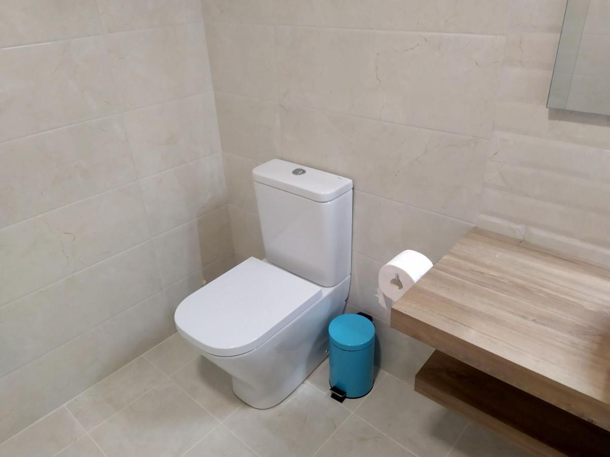 Hall 92 Quartos Com Wc Em Moradia Com Piscina A-Das-Lebres Loures Apartment Ngoại thất bức ảnh