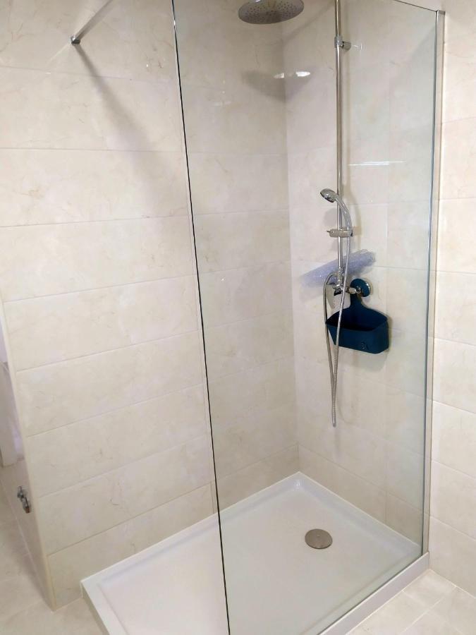 Hall 92 Quartos Com Wc Em Moradia Com Piscina A-Das-Lebres Loures Apartment Ngoại thất bức ảnh