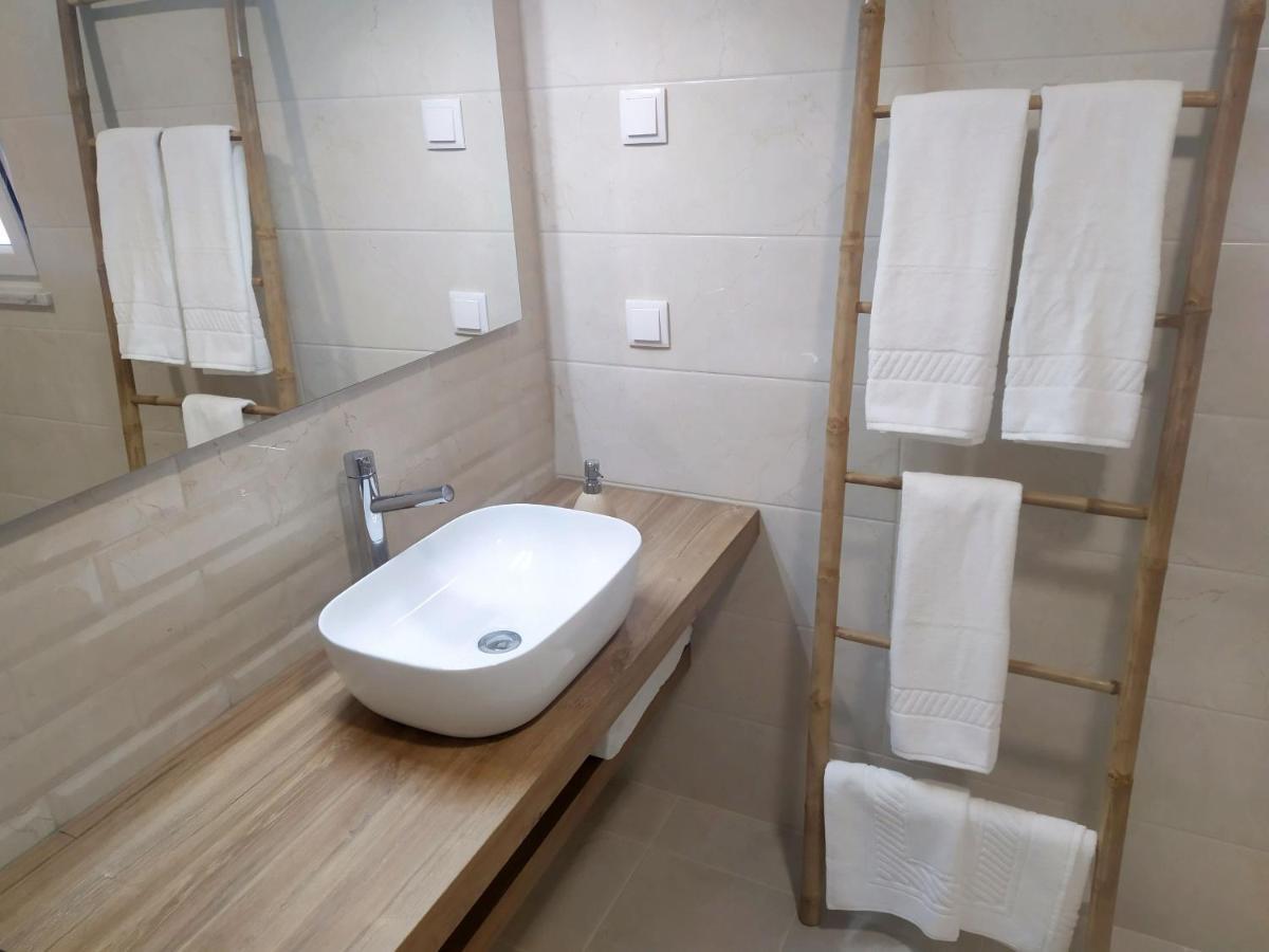 Hall 92 Quartos Com Wc Em Moradia Com Piscina A-Das-Lebres Loures Apartment Ngoại thất bức ảnh