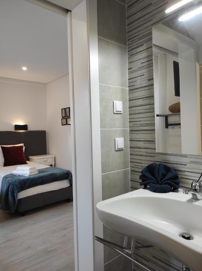 Hall 92 Quartos Com Wc Em Moradia Com Piscina A-Das-Lebres Loures Apartment Ngoại thất bức ảnh