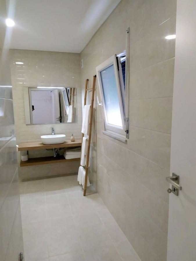 Hall 92 Quartos Com Wc Em Moradia Com Piscina A-Das-Lebres Loures Apartment Ngoại thất bức ảnh