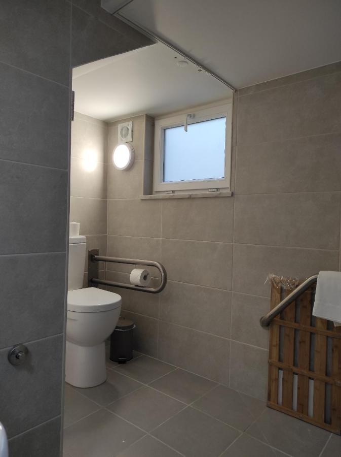 Hall 92 Quartos Com Wc Em Moradia Com Piscina A-Das-Lebres Loures Apartment Ngoại thất bức ảnh