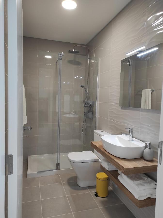 Hall 92 Quartos Com Wc Em Moradia Com Piscina A-Das-Lebres Loures Apartment Ngoại thất bức ảnh