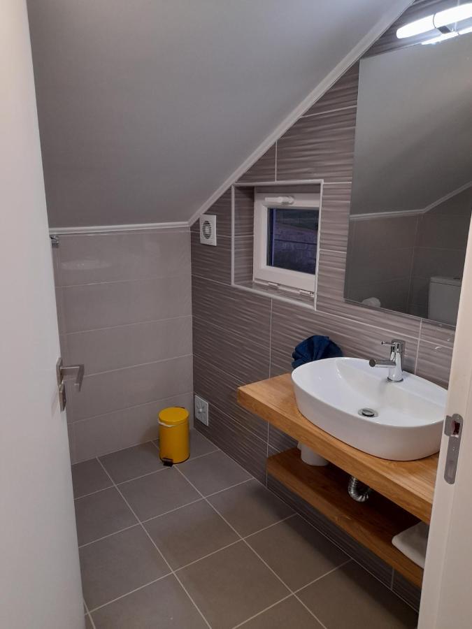 Hall 92 Quartos Com Wc Em Moradia Com Piscina A-Das-Lebres Loures Apartment Ngoại thất bức ảnh