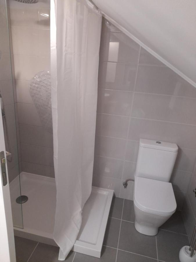 Hall 92 Quartos Com Wc Em Moradia Com Piscina A-Das-Lebres Loures Apartment Ngoại thất bức ảnh