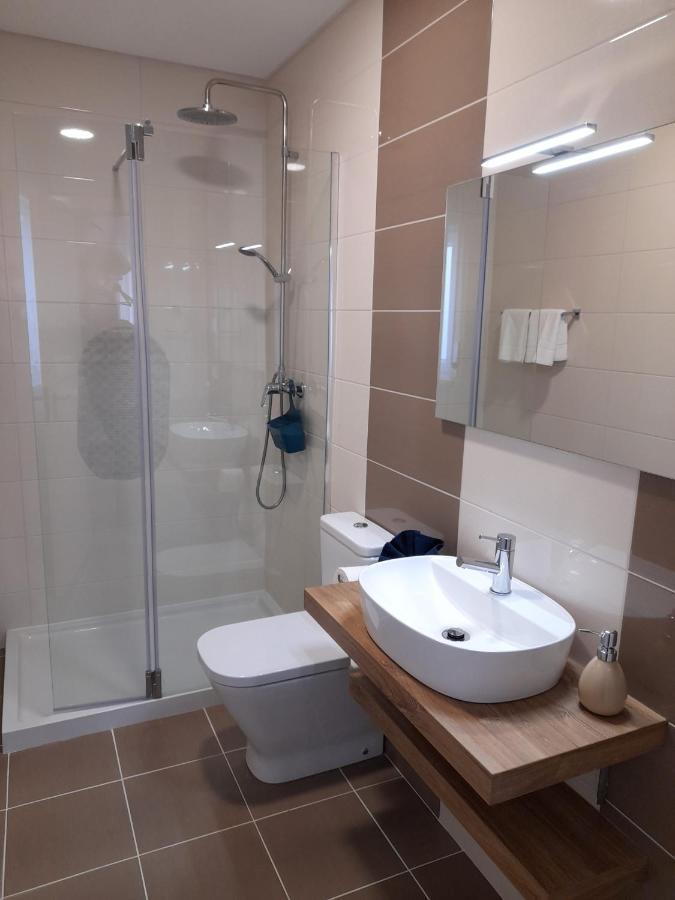 Hall 92 Quartos Com Wc Em Moradia Com Piscina A-Das-Lebres Loures Apartment Ngoại thất bức ảnh